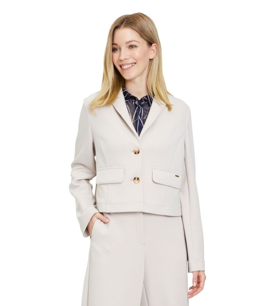 Femmes Betty & Co Maatpakken & Blazers | Korte Blazer Met Knopen